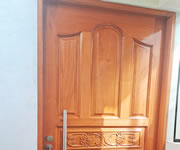 Puerta con diseño tradicional